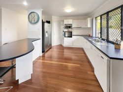 8 Kerfoot Cl, Tannum Sands QLD 4680, Australia