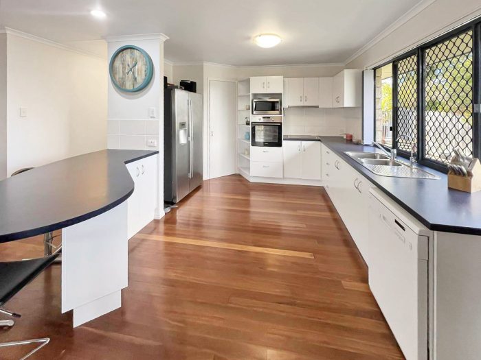 8 Kerfoot Cl, Tannum Sands QLD 4680, Australia