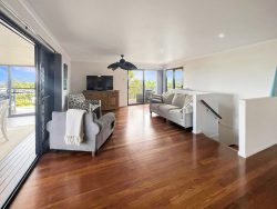 8 Kerfoot Cl, Tannum Sands QLD 4680, Australia