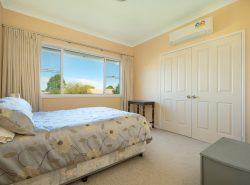 2 Kestrel Dr, Highfields QLD 4352, Australia