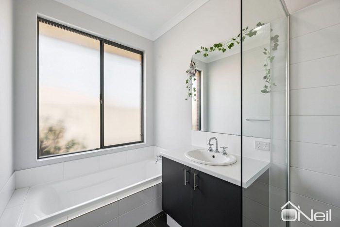 16 Larimar Parade, Byford WA 6122, Australia