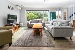 11 Hollydale Grove, Churton Park, Wellington, 6037, New Zealand