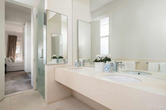 20 Mathoura Rd, Toorak VIC 3142, Australia