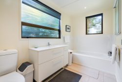 36 Pioneer Crescent, Helensburgh, Dunedin, Otago, 9010, New Zealand