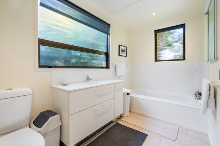 36 Pioneer Crescent, Helensburgh, Dunedin, Otago, 9010, New Zealand