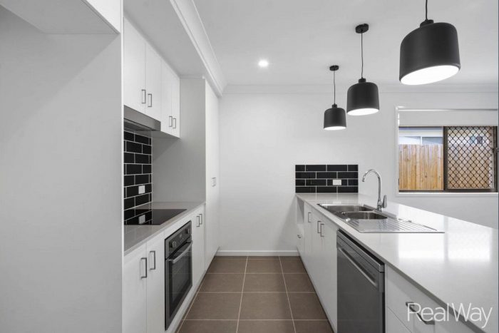 17 Darling Cct, Plainland QLD 4341, Australia