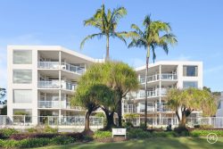 Unit 2/232 Burke Dr, Attadale WA 6156, Australia