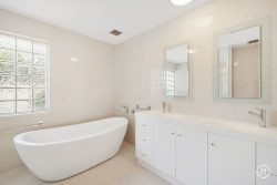 Unit 2/232 Burke Dr, Attadale WA 6156, Australia