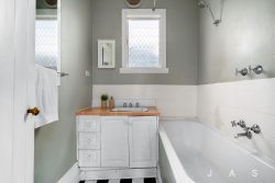 132 Queensville St, Kingsville VIC 3012, Australia