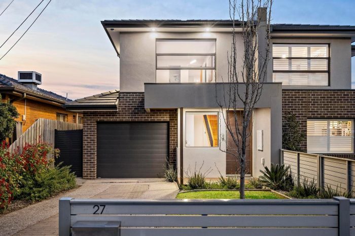 27 Roberts St, Keilor East VIC 3033, Australia