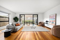 27 Roberts St, Keilor East VIC 3033, Australia