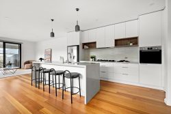 27 Roberts St, Keilor East VIC 3033, Australia
