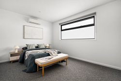 27 Roberts St, Keilor East VIC 3033, Australia