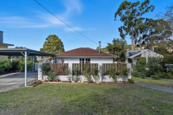 15 Tarana Rd, Blackmans Bay TAS 7052, Australia