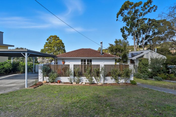 15 Tarana Rd, Blackmans Bay TAS 7052, Australia