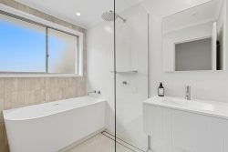 15 Tarana Rd, Blackmans Bay TAS 7052, Australia