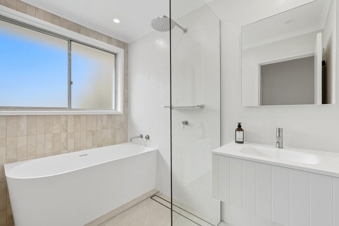 15 Tarana Rd, Blackmans Bay TAS 7052, Australia