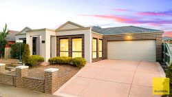 56 Thomas Carr Dr, Tarneit VIC 3029, Australia
