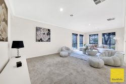 56 Thomas Carr Dr, Tarneit VIC 3029, Australia