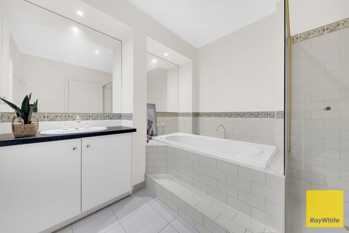 56 Thomas Carr Dr, Tarneit VIC 3029, Australia