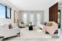 4 Lynne Ave, Wantirna South VIC 3152, Australia