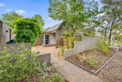 2 Abercrombie Cct, Banks ACT 2906, Australia