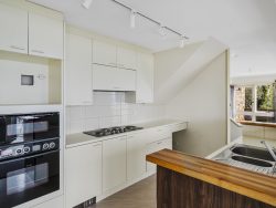 7 Acushla Ct, Sandy Bay TAS 7005, Australia