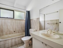 7 Acushla Ct, Sandy Bay TAS 7005, Australia