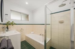 4 Angela St, Reynella SA 5161, Australia