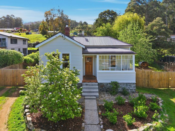 4 Crooke St, Port Huon TAS 7116, Australia