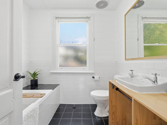 4 Crooke St, Port Huon TAS 7116, Australia