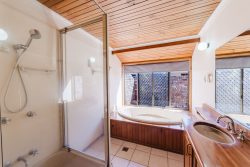 10 Elm Dr, Andergrove QLD 4740, Australia