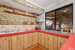 32 Excalibur Cir, Camillo WA 6111, Australia