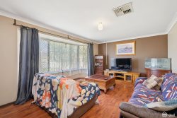 32 Excalibur Cir, Camillo WA 6111, Australia