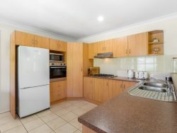 2 Hawker Cl, Hamlyn Terrace NSW 2259, Australia