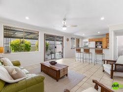 2 Hawker Cl, Hamlyn Terrace NSW 2259, Australia