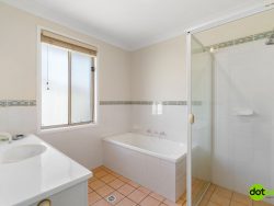 2 Hawker Cl, Hamlyn Terrace NSW 2259, Australia
