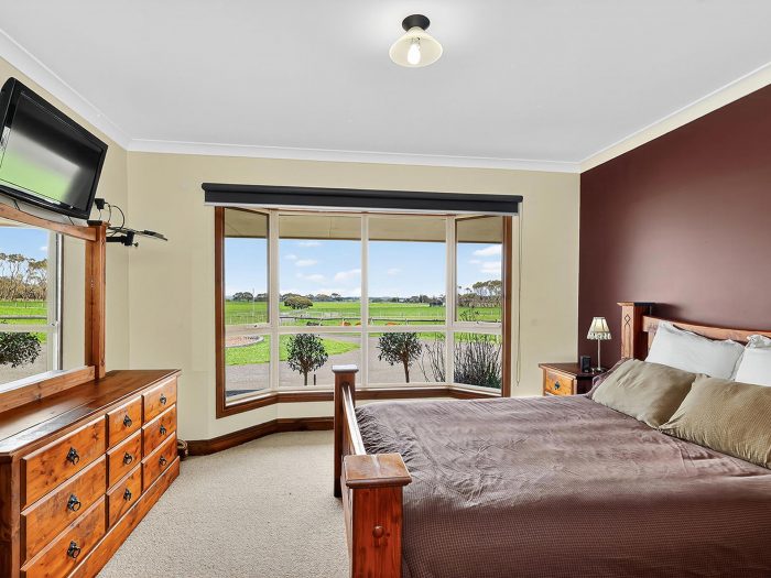 530 Caramut Rd, Woodford VIC 3281, Australia