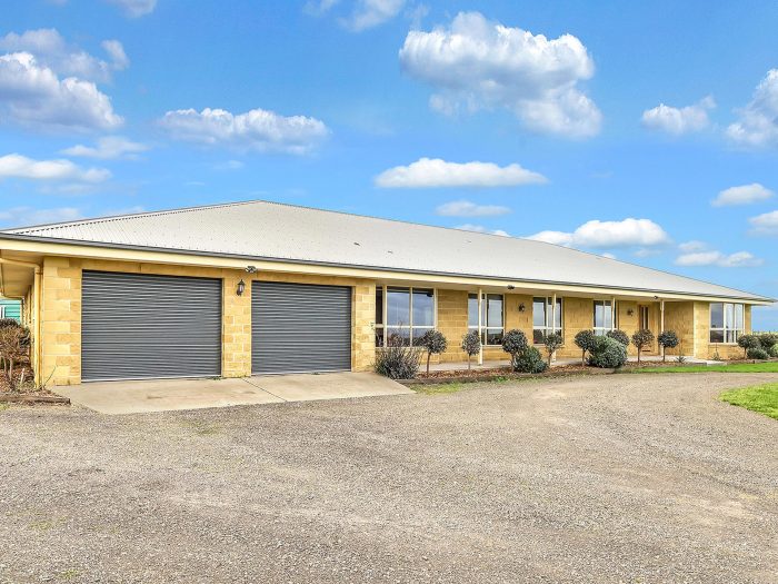530 Caramut Rd, Woodford VIC 3281, Australia