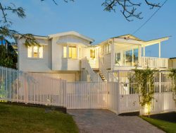 9 Wentworth Parade, Balmoral QLD 4171, Australia