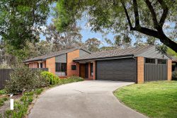 Unit 2/121 Allchin Cct, Kambah ACT 2902, Australia