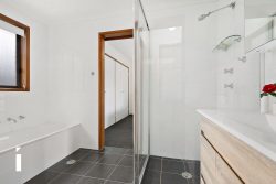 Unit 2/121 Allchin Cct, Kambah ACT 2902, Australia