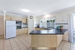14 Lockerbie Ct, Kawungan QLD 4655, Australia
