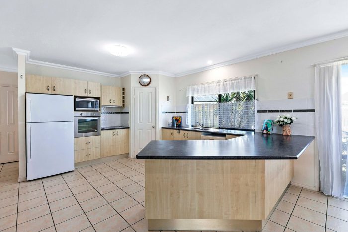 14 Lockerbie Ct, Kawungan QLD 4655, Australia
