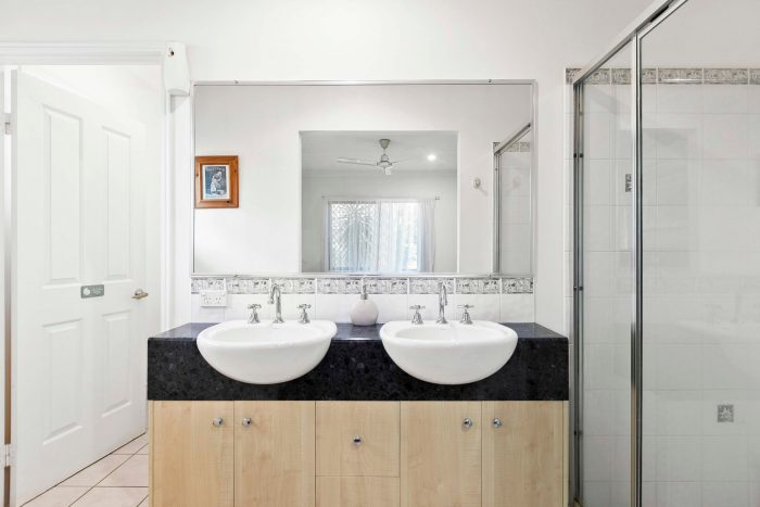 14 Lockerbie Ct, Kawungan QLD 4655, Australia