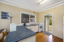 4 MacKenzie Ave, Woy Woy NSW 2256, Australia