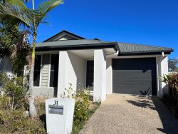 31 Marloo Dr, Tannum Sands QLD 4680, Australia