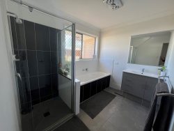 31 Marloo Dr, Tannum Sands QLD 4680, Australia