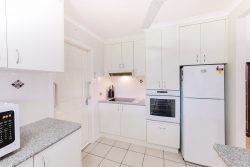 Unit 1/4 Meero St, South Mackay QLD 4740, Australia