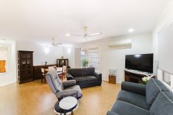 Unit 1/4 Meero St, South Mackay QLD 4740, Australia